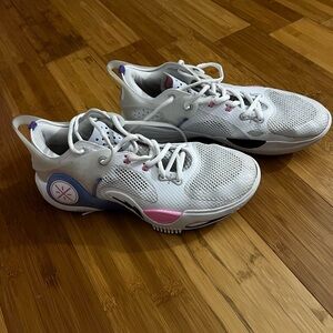 WAY OF WADE Men’s size 8 basketball/volleyball shoes